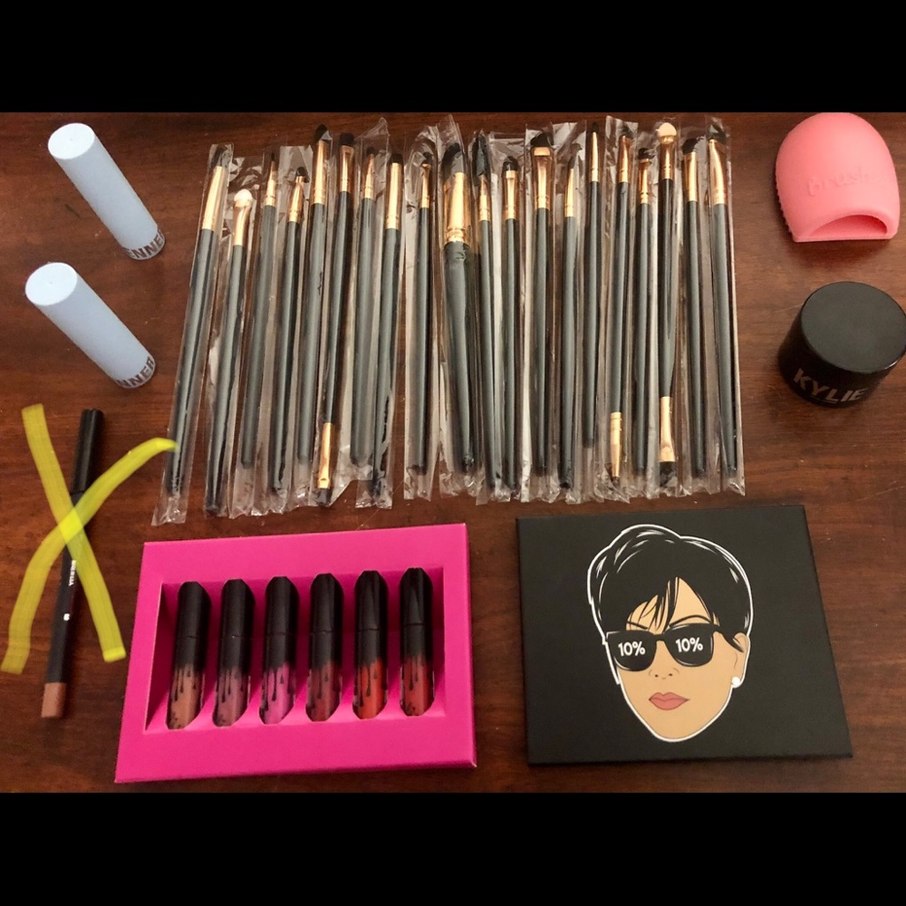 *SOLD*Kylie Cosmetics Bundle